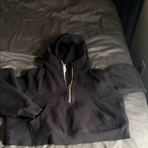 Lululemon cropped Scuba